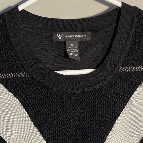 Sweater tunic: black,silver and white. Size small - mint condition. - Picture 5 of 5